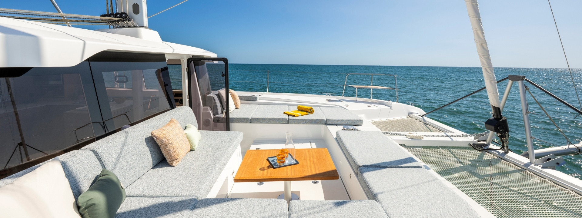 Lagoon 47 — view 3