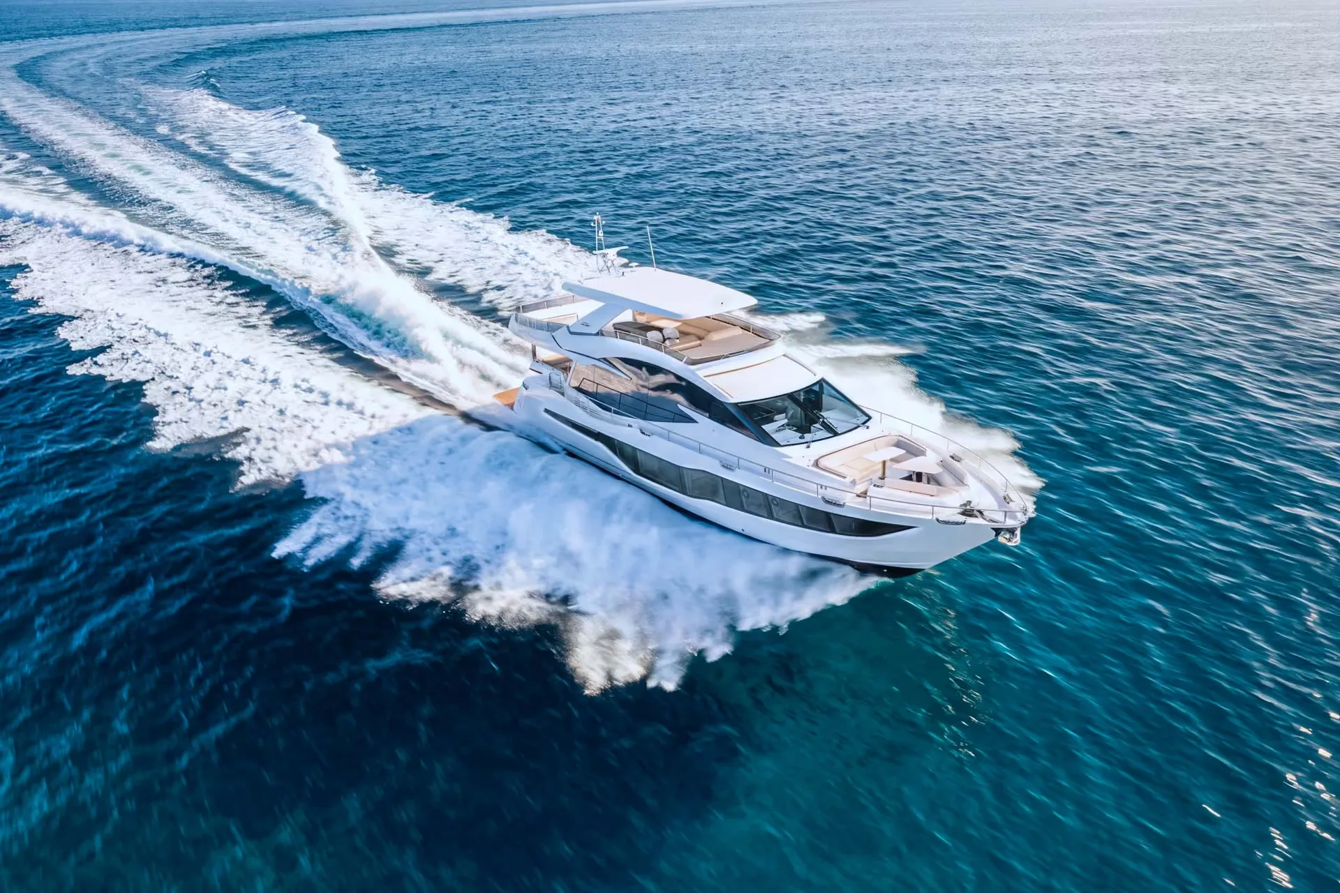 Galeon 800 Fly — view 1