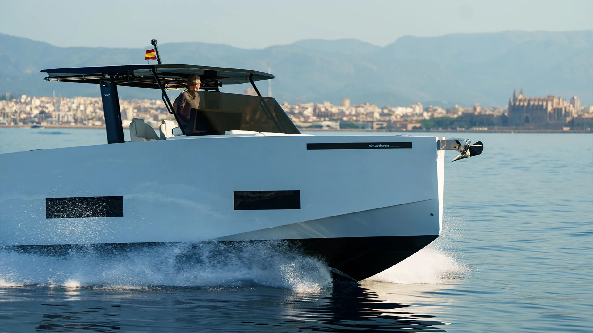 De Antonio Yachts D42 — view 4