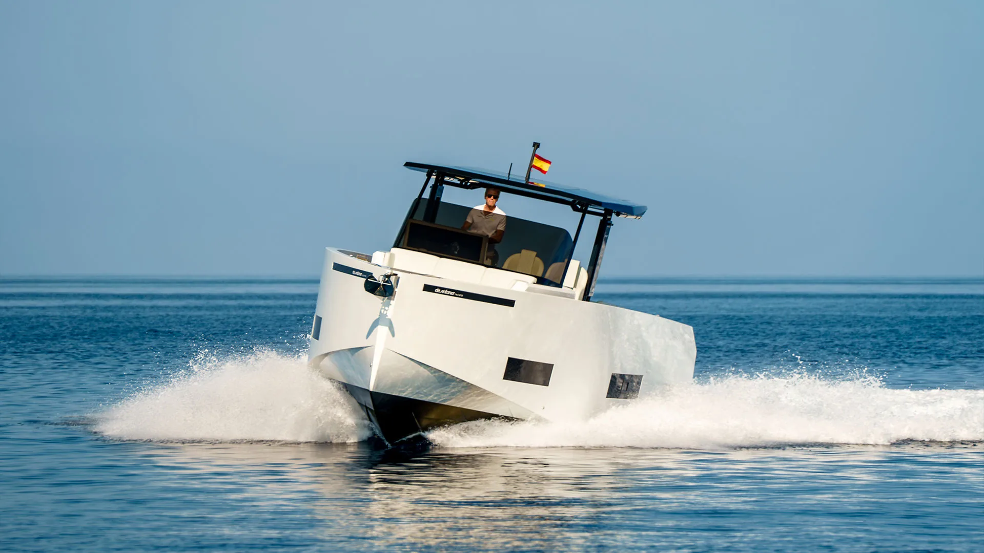 De Antonio Yachts D42 — view 3