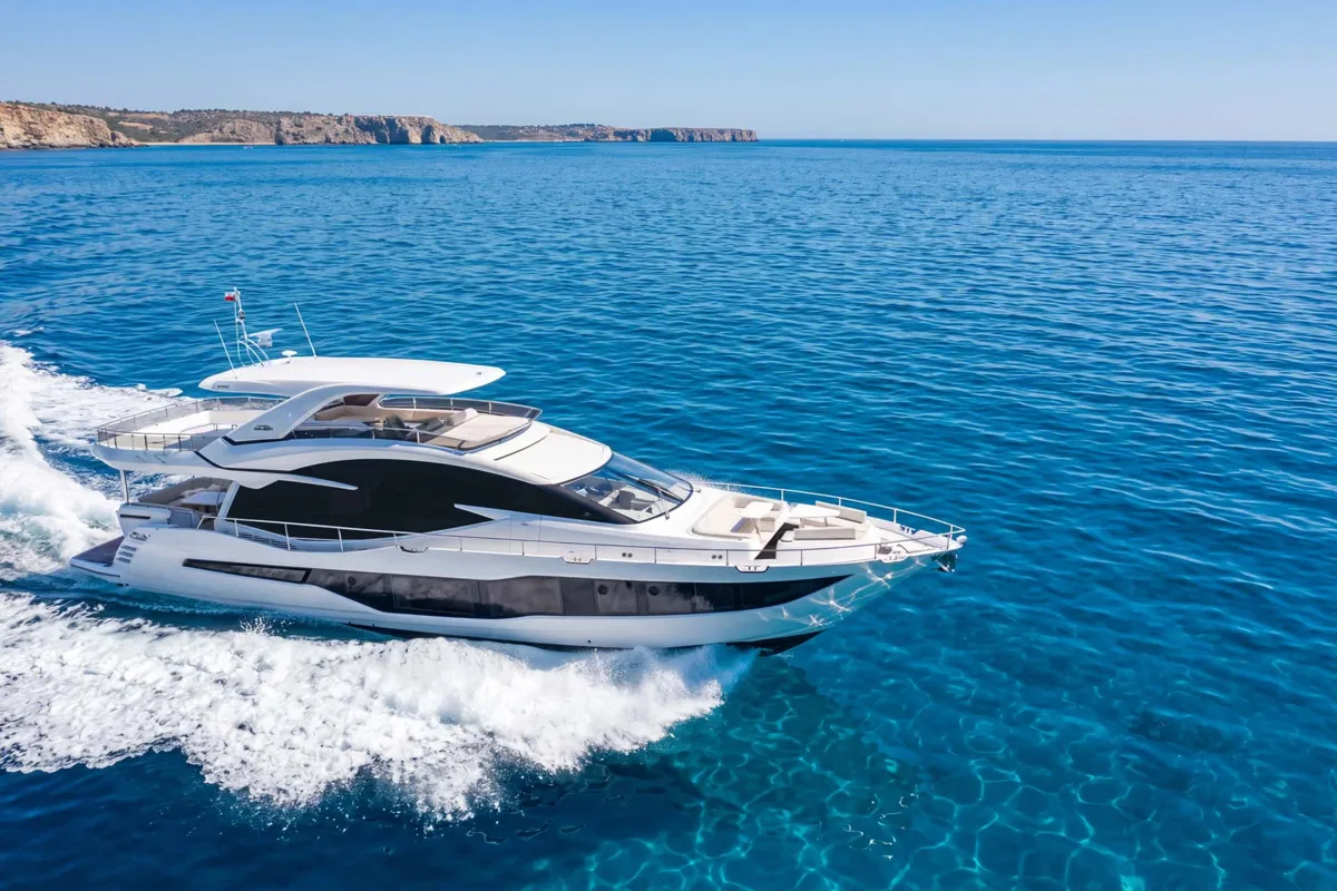 Galeon 800 Fly