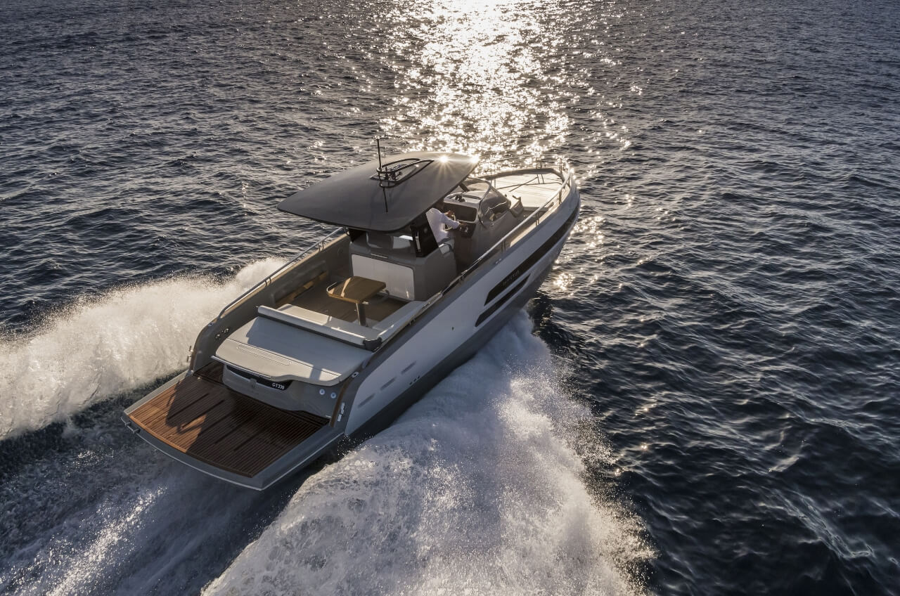 Invictus GT370 — view 2